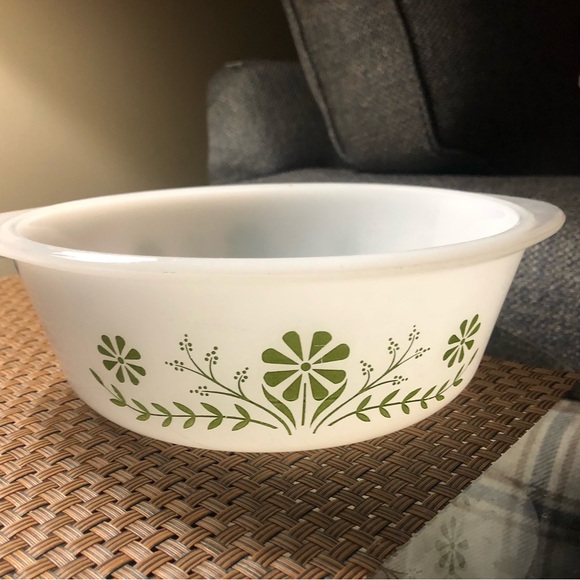 1 1/2 quart Glasbake ware .. white with green flowers - Picture 2 of 3